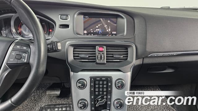 Volvo V40 Cross Country D3, 2019 14