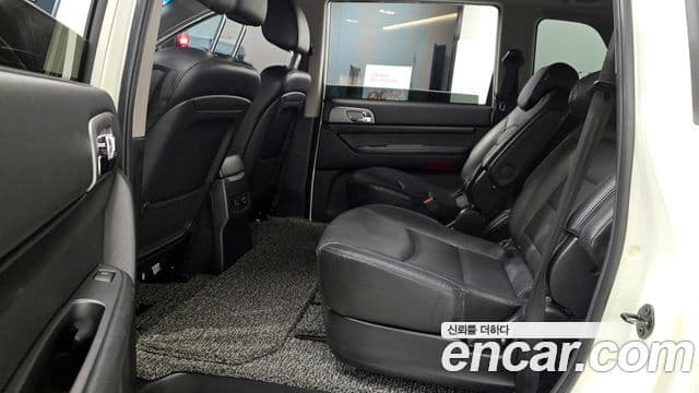 KG모빌리티(SsangYong) Korando 투리스모 4WD TX 9인승, 2017 13