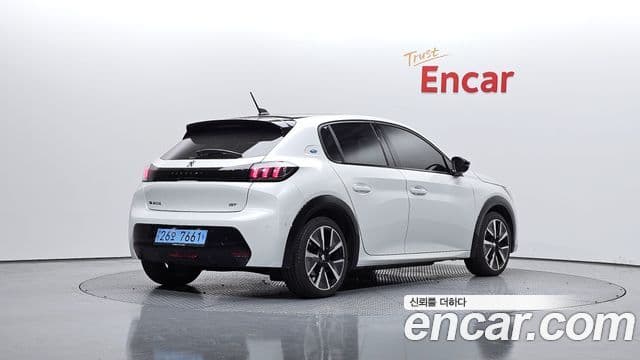 Peugeot e-208 2세대 GT, 2022 2