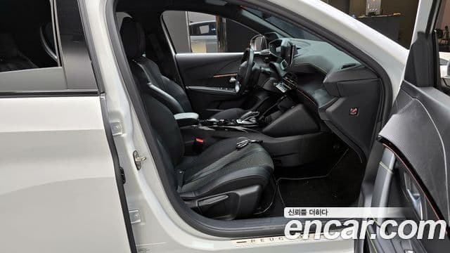 Peugeot e-208 2세대 GT, 2022 10