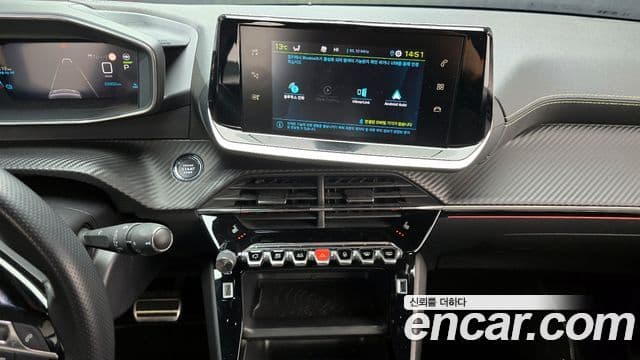 Peugeot e-208 2세대 GT, 2022 14