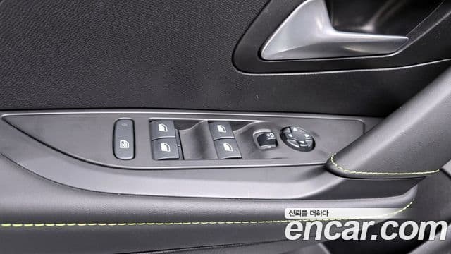 Peugeot e-208 2세대 GT, 2022 19