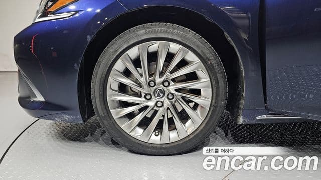 Lexus ES300h 7세대 Executive, 2026 все фото