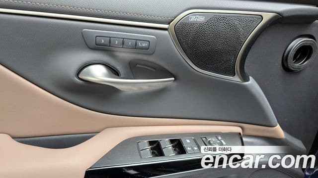 Lexus ES300h 7세대 Executive, 2026 17