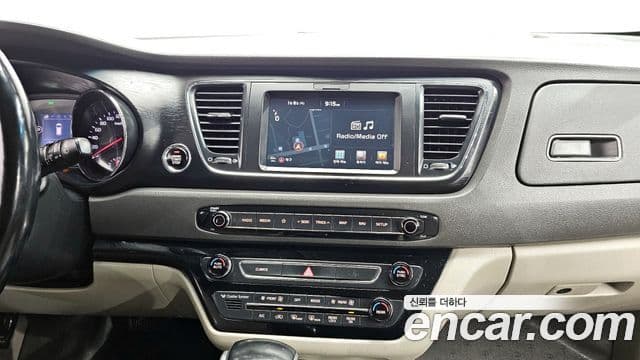 Kia All New Carnival Luxury, 2018 16