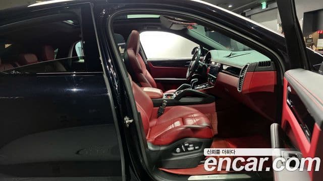 Porsche Cayenne (PO536) 3.0 купе, 2020 10