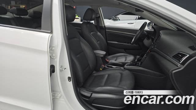 Hyundai Avante AD 1.6 GDI Value Plus, 2018 10