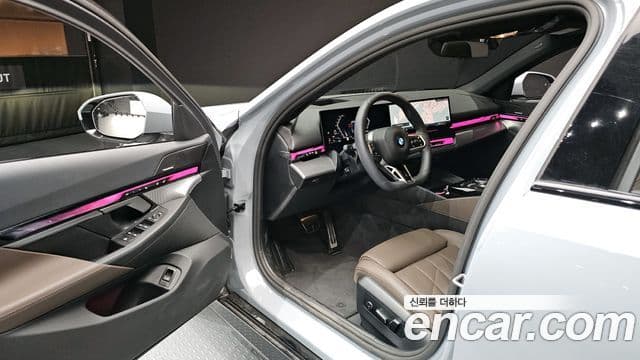 BMW 5시리즈 (G60) 520i M Sport, 2025 11