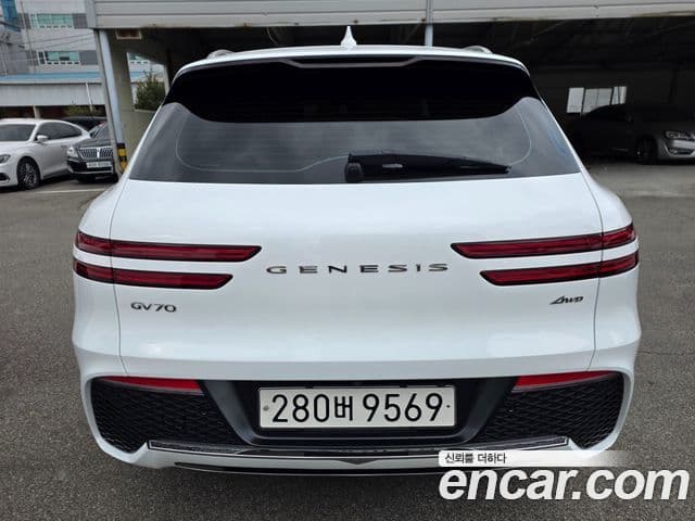 Genesis GV70, 2021 4