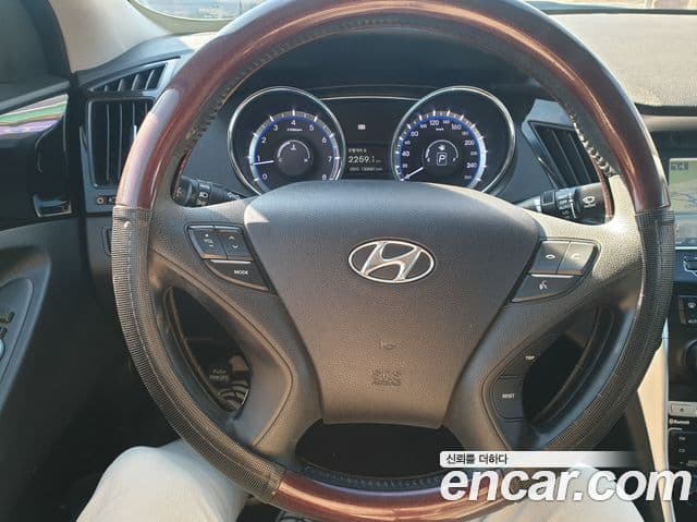 Hyundai YF Sonata LPI Premier(для людей с инвалидностью), 2011 8