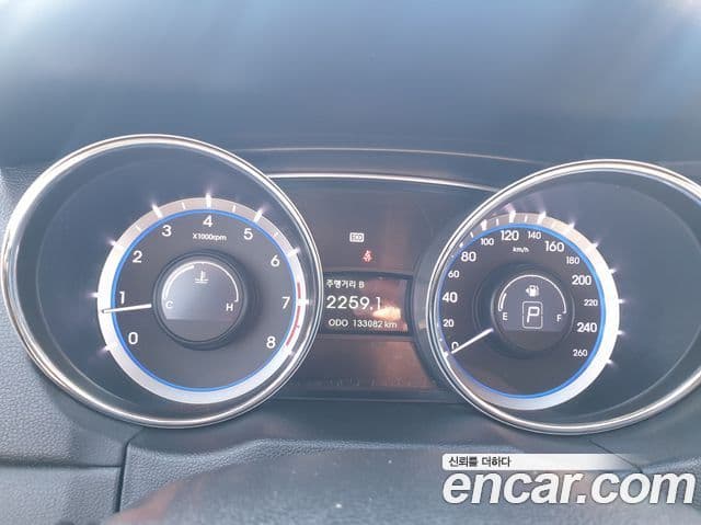 Hyundai YF Sonata LPI Premier(для людей с инвалидностью), 2011 9