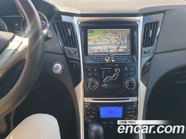 Hyundai YF Sonata LPI Premier(для людей с инвалидностью), 2011 13