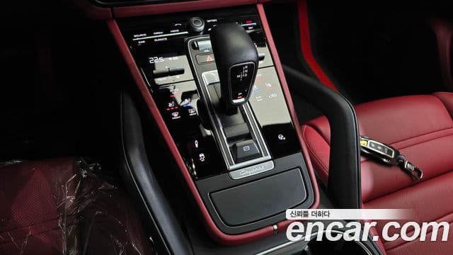 Porsche Cayenne (PO536), 2021 9