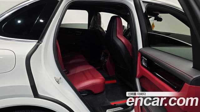 Porsche Cayenne (PO536), 2021 12