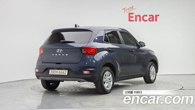 Hyundai Venue Premium, 2024 4