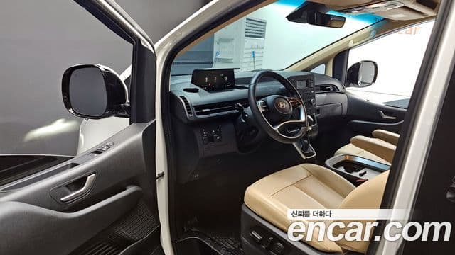Hyundai Staria Modern, 2025 10