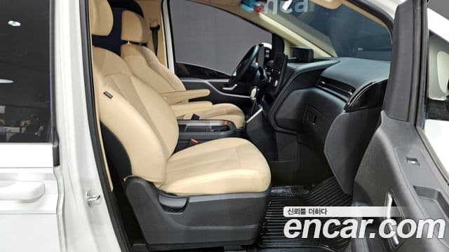 Hyundai Staria Modern, 2025 11