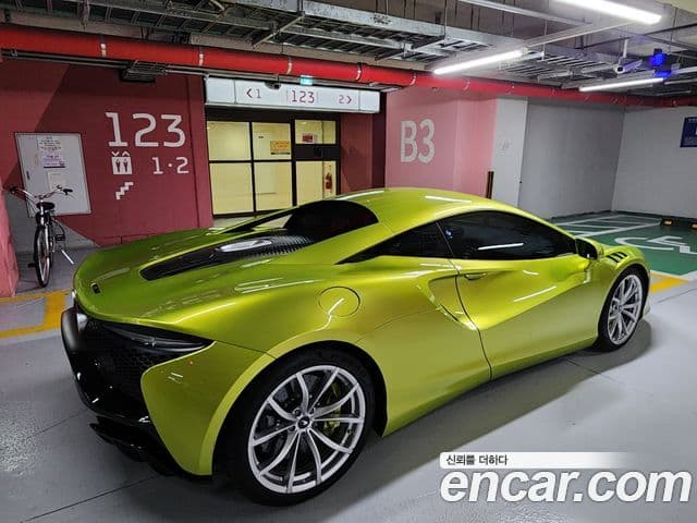 맥라렌 아투라 3.0 купе, 2023 все фото