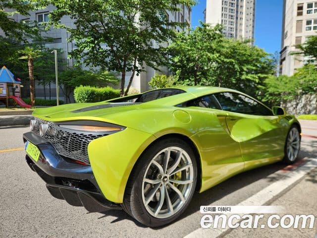 맥라렌 아투라 3.0 купе, 2023 14