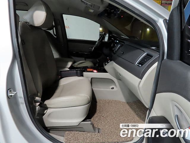 Kia All New Carnival Prestige, 2015 11