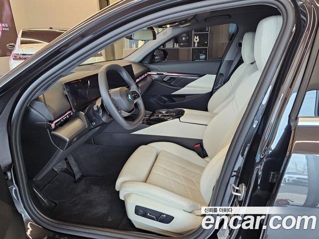 BMW 5시리즈 (G60), 2025 11