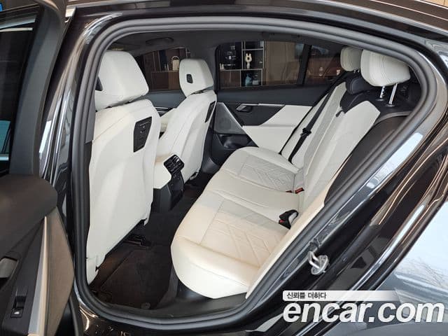 BMW 5시리즈 (G60), 2025 12