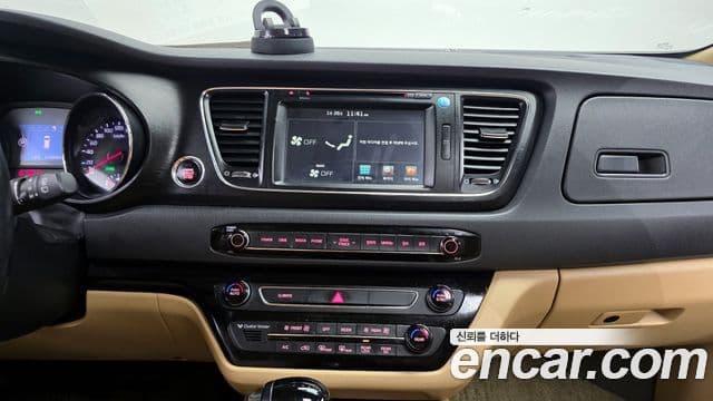 Kia All New Carnival Luxury, 2016 18