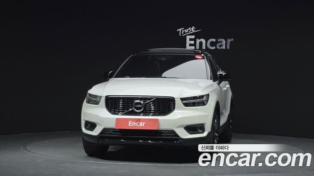 Volvo XC40 B4 R-Design, 2021 3