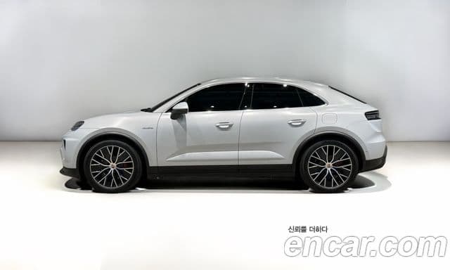 Porsche Macan EV 4S, 2025 1