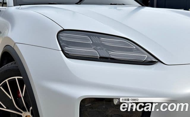 Porsche Macan EV 4S, 2025 3