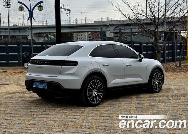 Porsche Macan EV 4S, 2025 7