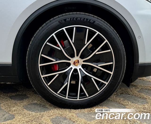 Porsche Macan EV 4S, 2025 8