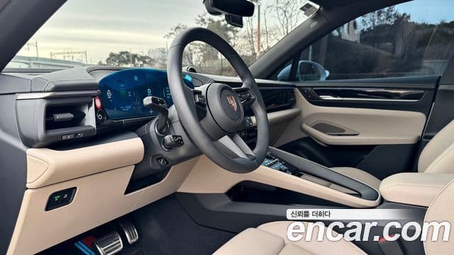 Porsche Macan EV 4S, 2025 10