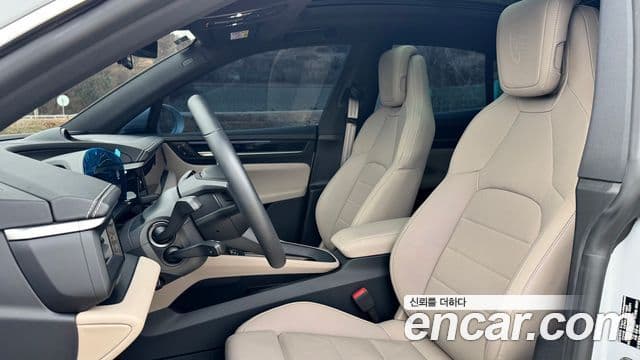 Porsche Macan EV 4S, 2025 12