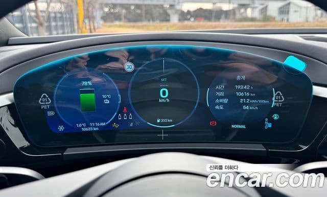 Porsche Macan EV 4S, 2025 15