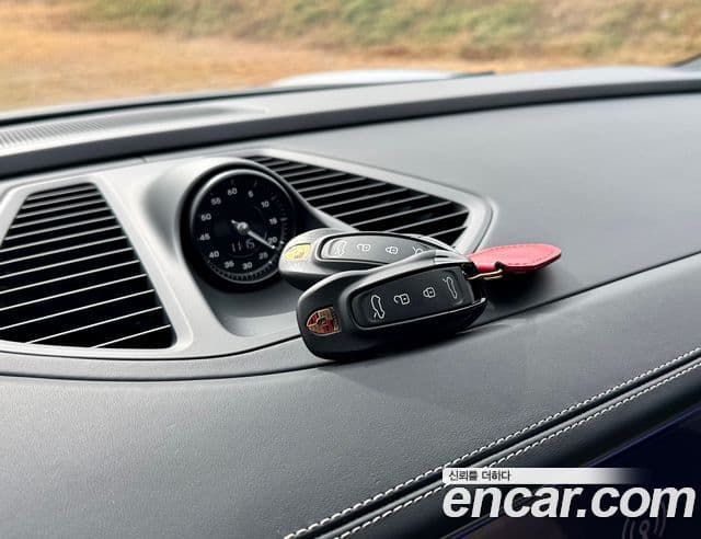 Porsche Macan EV 4S, 2025 16