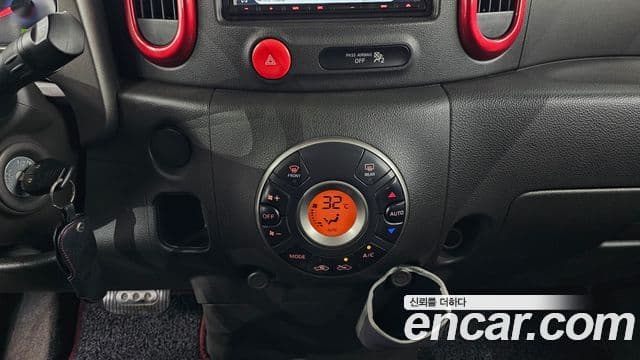 Nissan 큐브 Z12, 2011 15