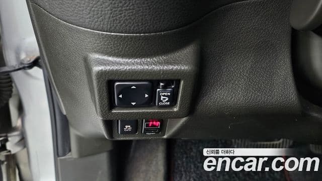 Nissan 큐브 Z12, 2011 16