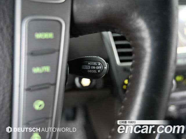 KG모빌리티(SsangYong) Korando 투리스모 4WD Chateau 11인승, 2014 16