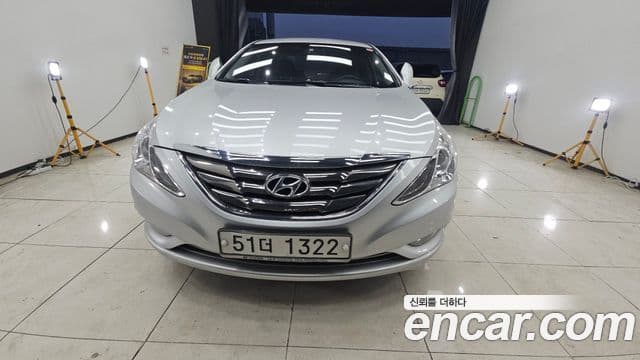 Hyundai YF Sonata LPI Deluxe, 2011 1