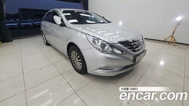 Hyundai YF Sonata LPI Deluxe, 2011 3
