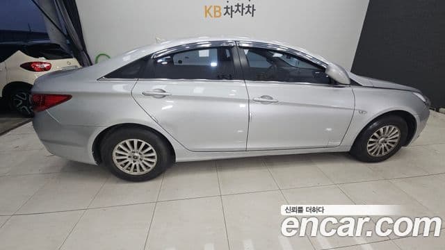 Hyundai YF Sonata LPI Deluxe, 2011 6