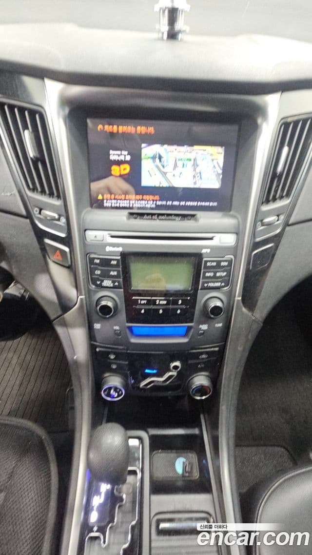 Hyundai YF Sonata LPI Deluxe, 2011 10