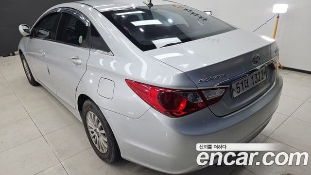 Hyundai YF Sonata LPI Deluxe, 2011 16