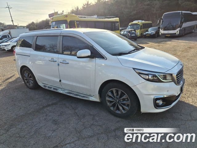 Kia All New Carnival Magic Space, 2017 1