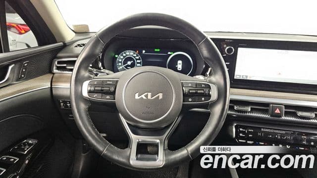 Kia K5 гибрид 3세대 Signature, 2022 13