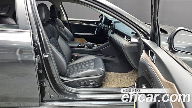 Kia K5 3세대 Signature, 2021 11