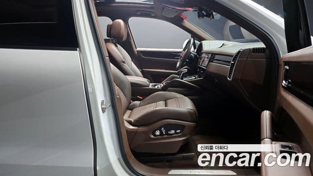 Porsche Cayenne (PO536), 2021 10