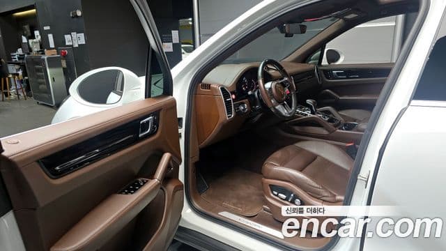 Porsche Cayenne (PO536), 2021 11