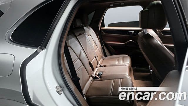 Porsche Cayenne (PO536), 2021 12